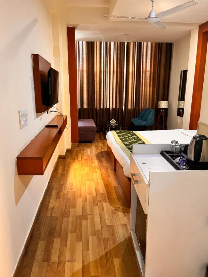 ホテル Oyster Pearl I Near Medanta Hospital I Sec-39 I グルガウン エクステリア 写真