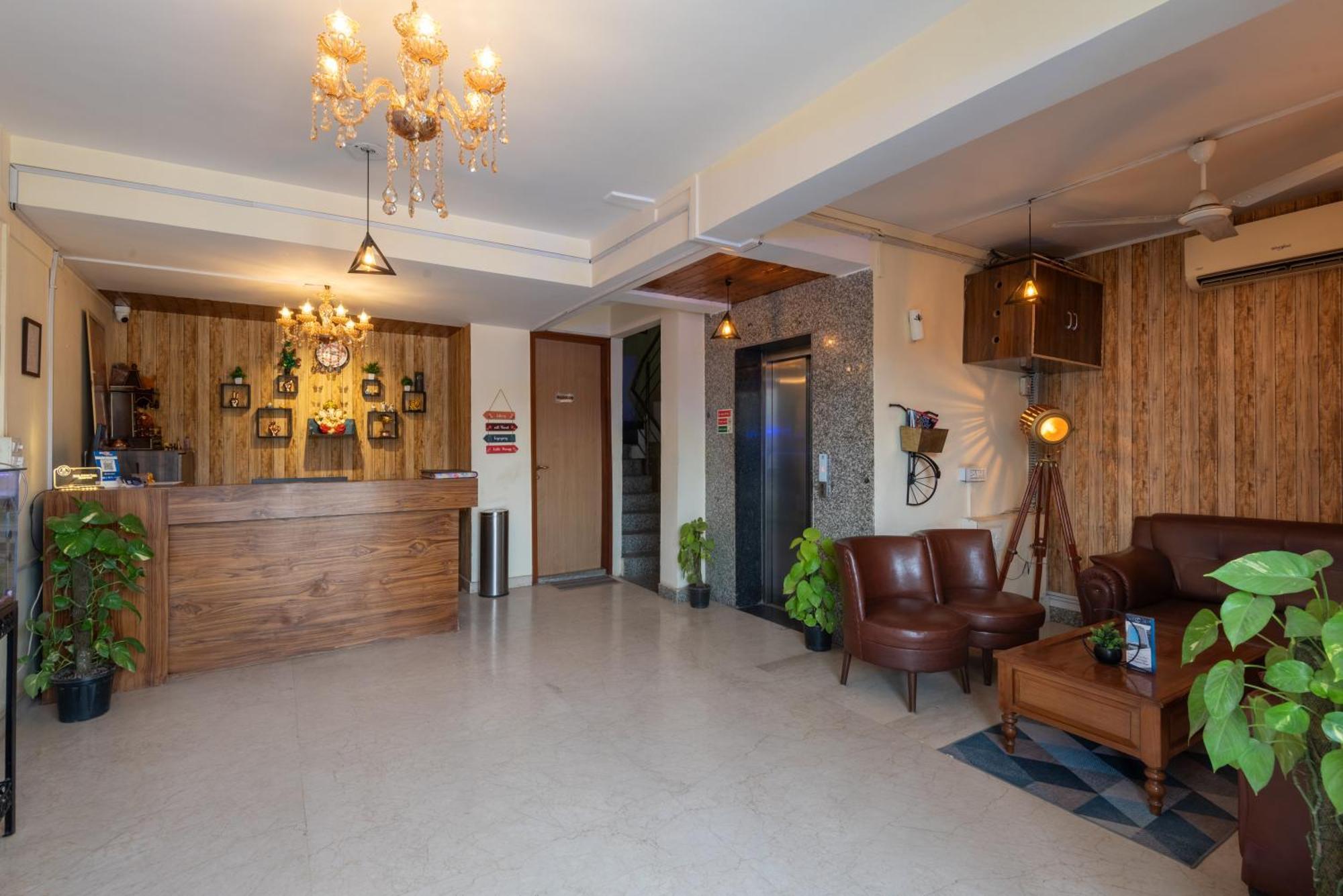 ホテル Oyster Pearl I Near Medanta Hospital I Sec-39 I グルガウン エクステリア 写真